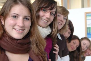 Konec „mamahotelu“ a falešných viróz? Proč se musíme vrátit k lékařským omluvenkám - Médium.cz